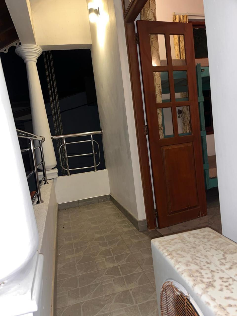 Ceylon Glory Hostel Негомбо Экстерьер фото